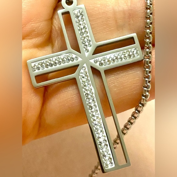 Silver Cross Pendant Necklace. Stainless Steel - Picture 5 of 6